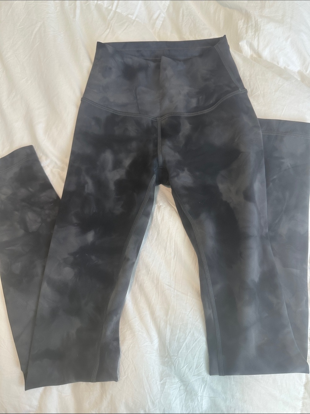 Lululemon High-Waist Black Tie-Dye Leggings. SZ 2. Worn once